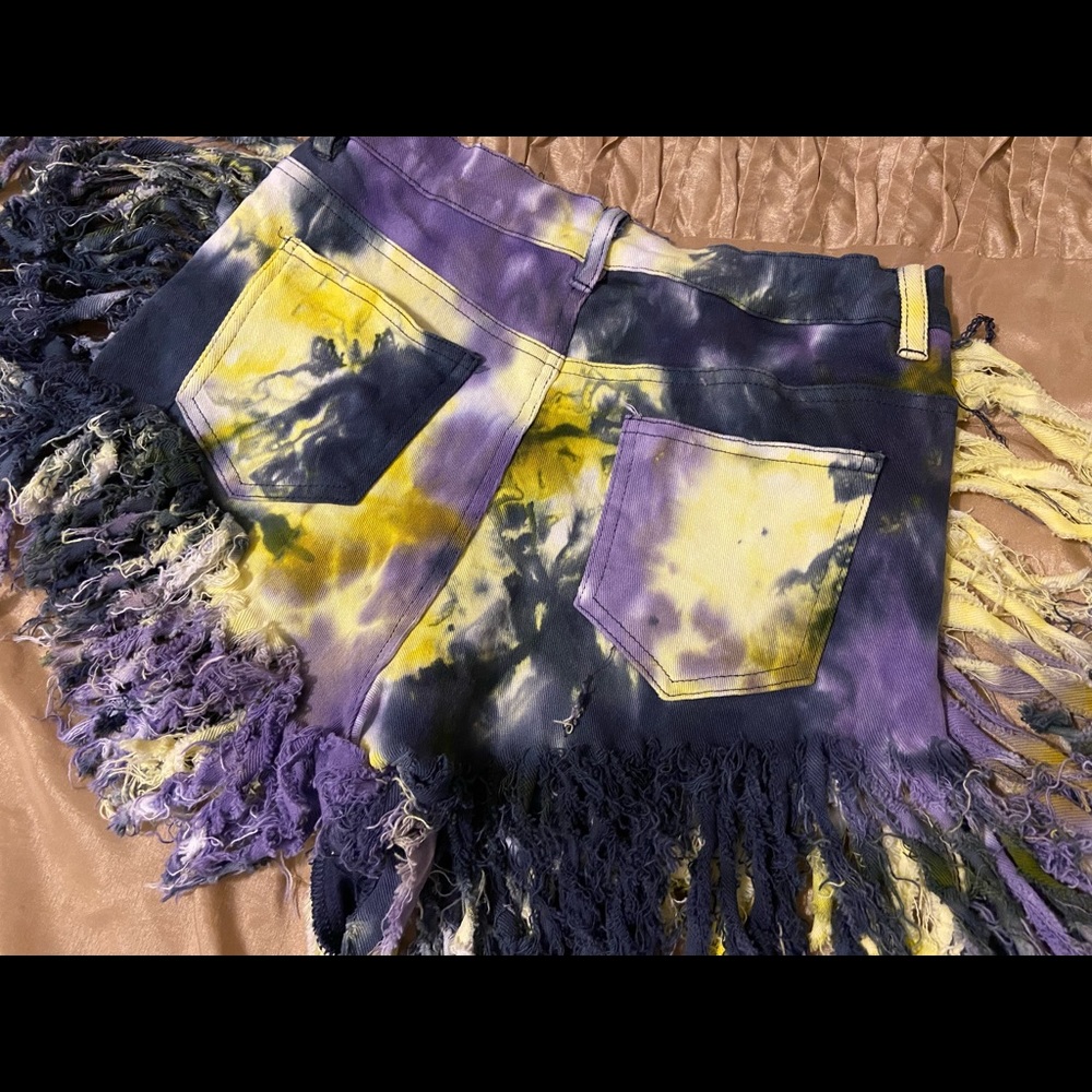 Tie Dye Fringe Denim Shorts - Picture 6 of 7